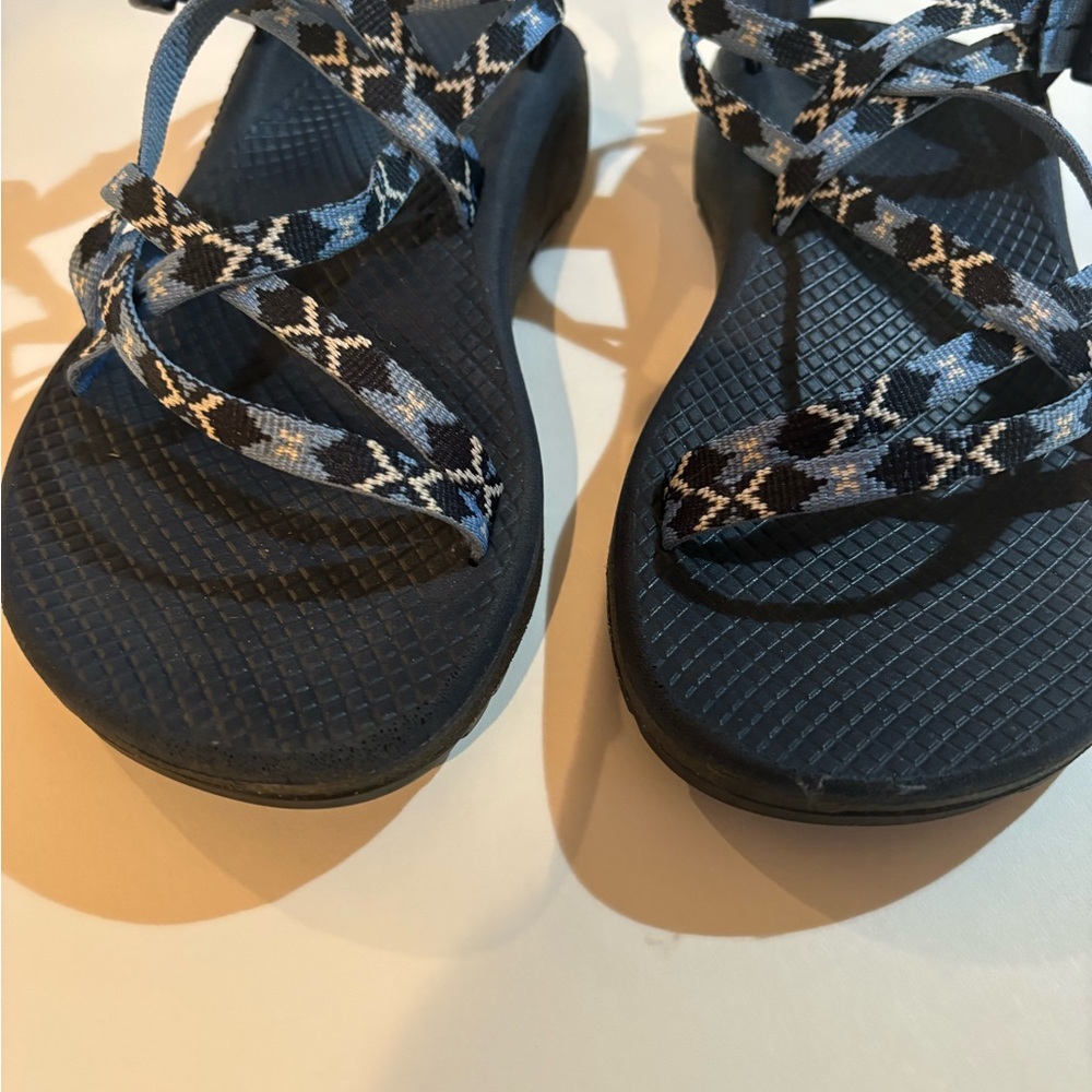 Chaco Cloud Sz7 Blue Patterned Strappy Sandals - image 3